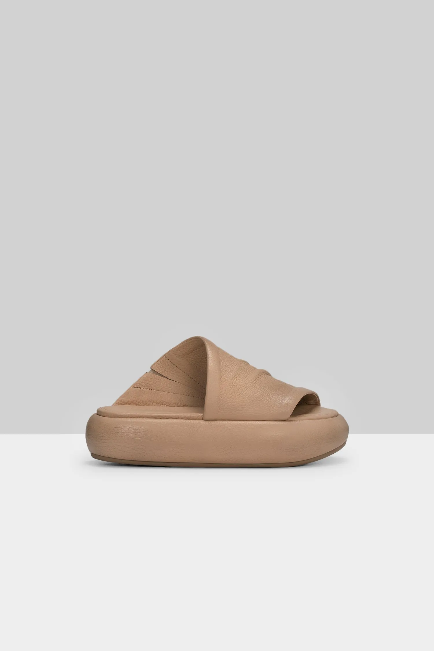 Ciambellona Leather Platform Slide in Hazelnut