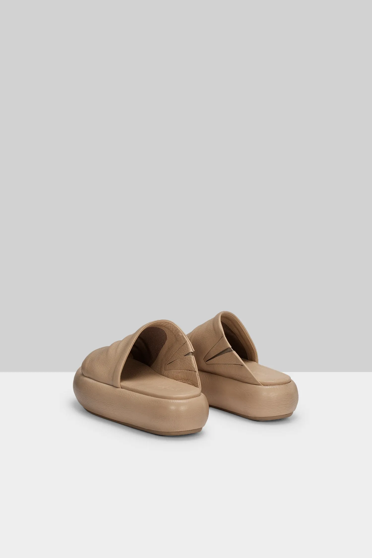 Ciambellona Leather Platform Slide in Hazelnut