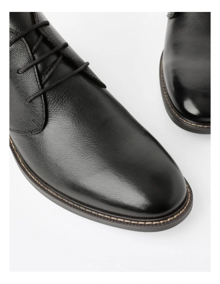 Flynn Chukka Boot in Black